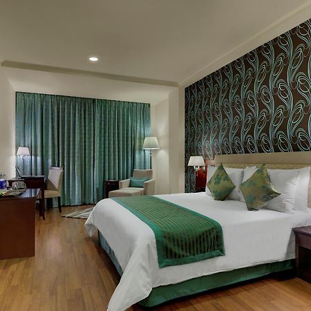 Royalton Hyderabad Abids Hotel Bagian luar foto