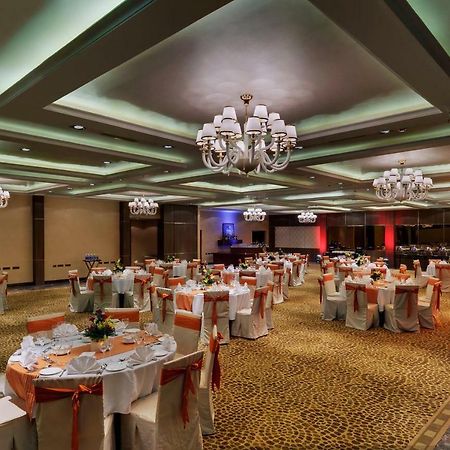 Royalton Hyderabad Abids Hotel Bagian luar foto