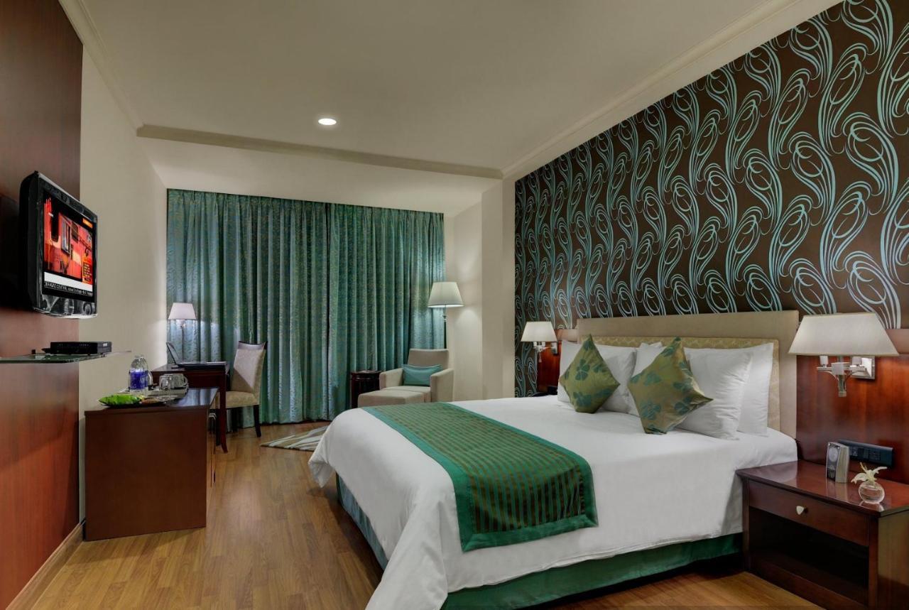 Royalton Hyderabad Abids Hotel Bagian luar foto