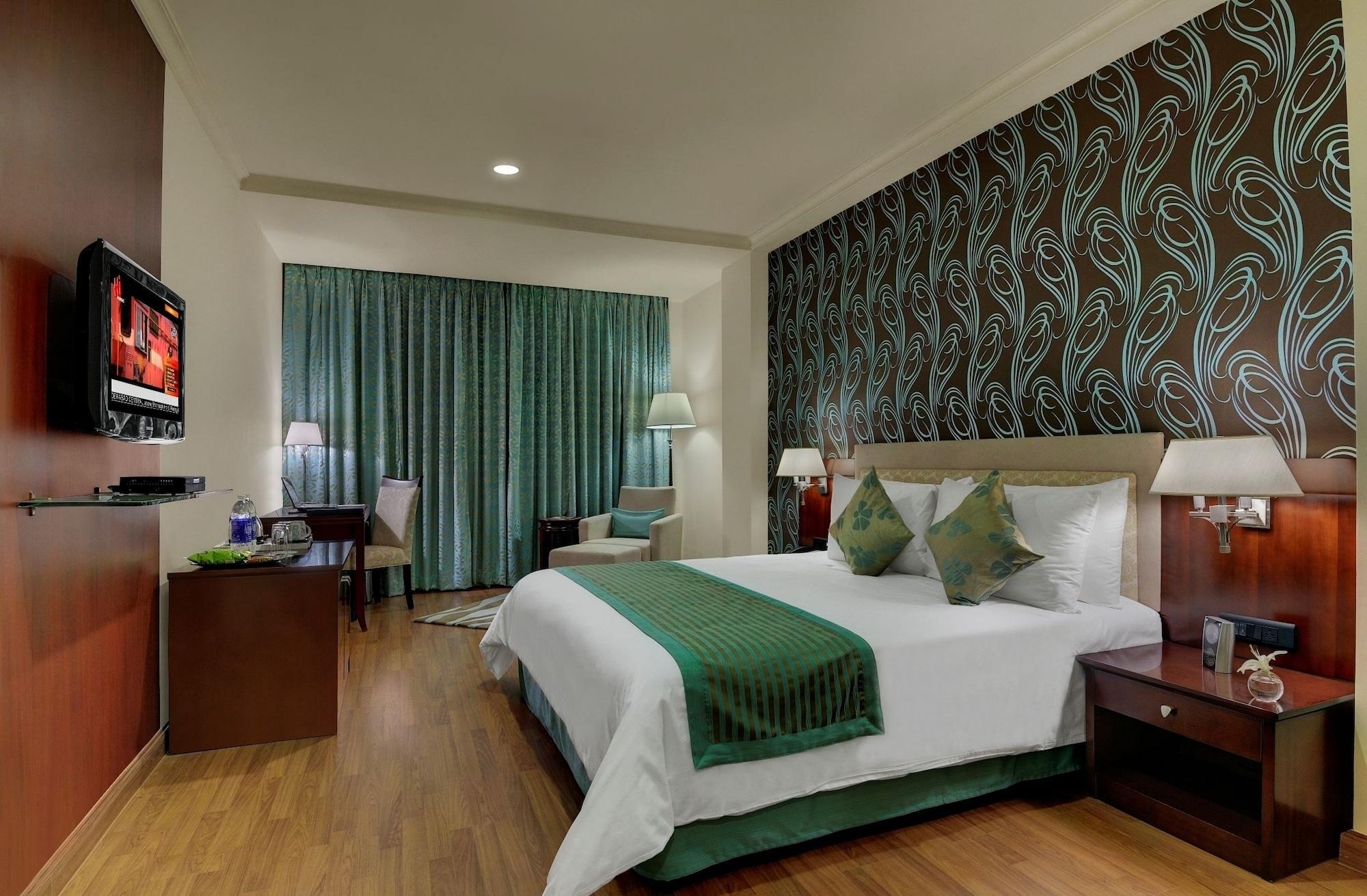 Royalton Hyderabad Abids Hotel Bagian luar foto