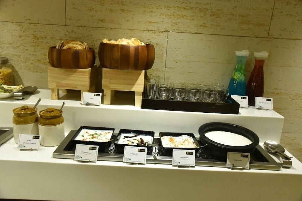 Royalton Hyderabad Abids Hotel Bagian luar foto