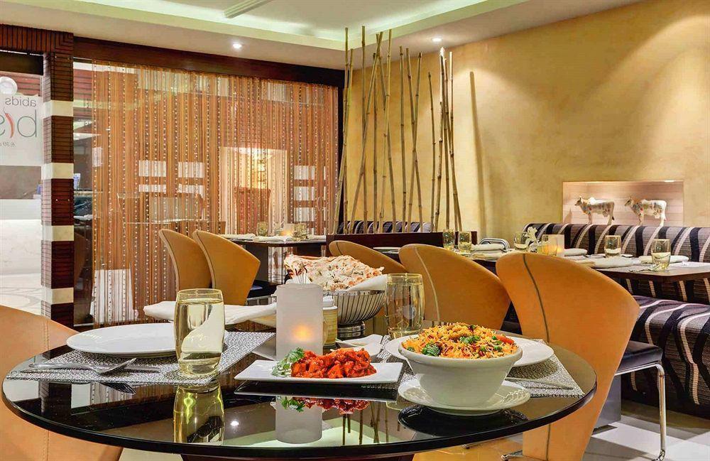 Royalton Hyderabad Abids Hotel Restoran foto
