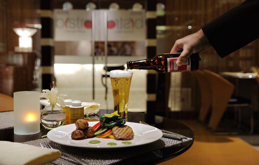 Royalton Hyderabad Abids Hotel Bagian luar foto