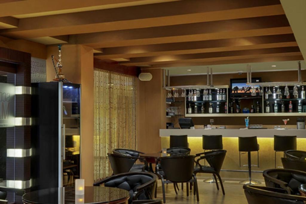 Royalton Hyderabad Abids Hotel Bagian luar foto