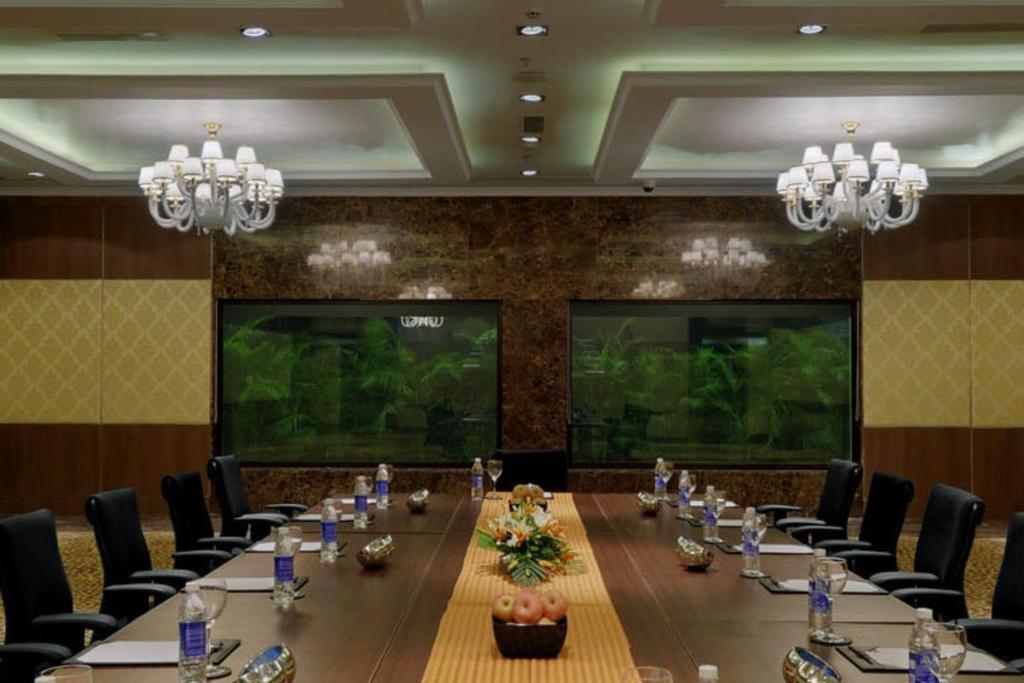 Royalton Hyderabad Abids Hotel Bagian luar foto