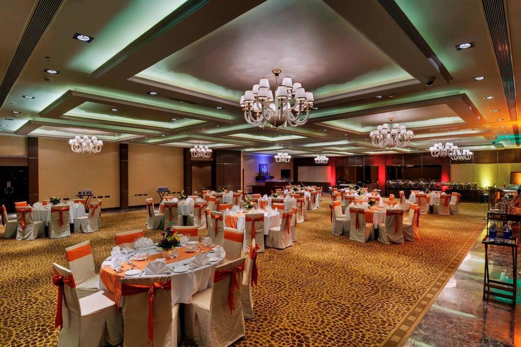 Royalton Hyderabad Abids Hotel Bagian luar foto