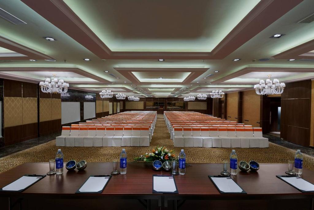 Royalton Hyderabad Abids Hotel Bagian luar foto