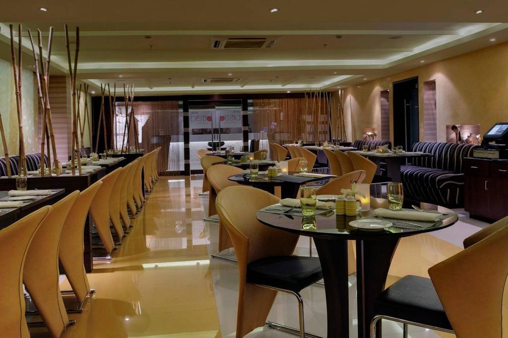 Royalton Hyderabad Abids Hotel Bagian luar foto
