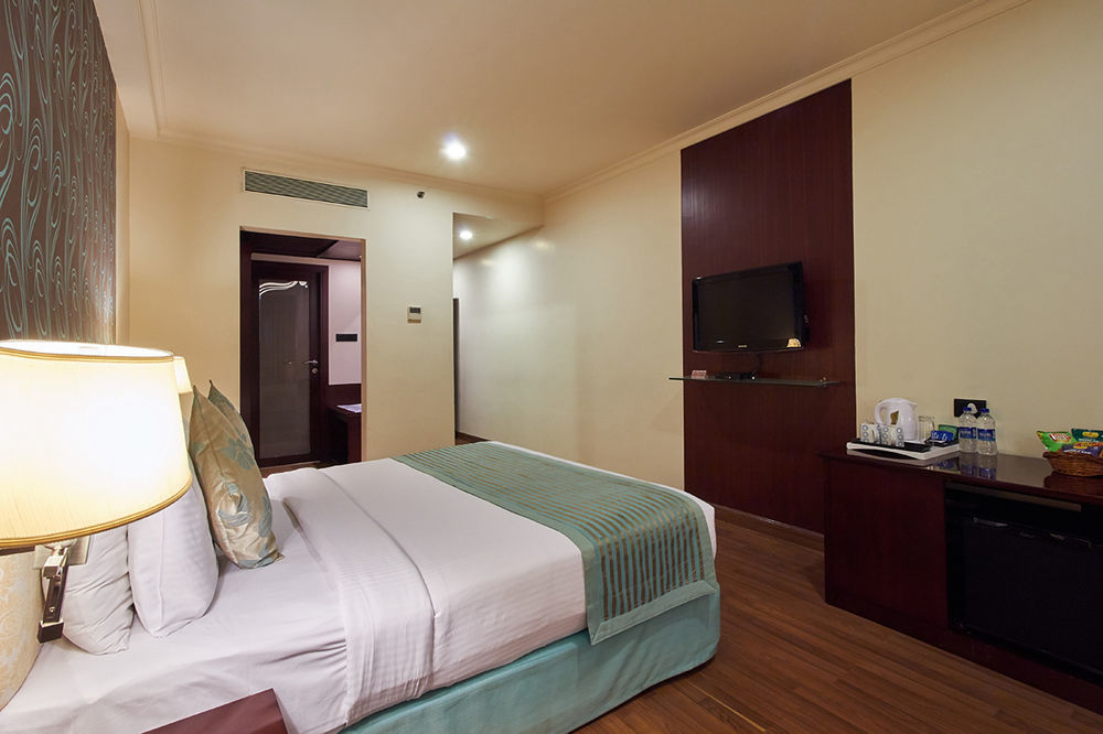 Royalton Hyderabad Abids Hotel Bagian luar foto
