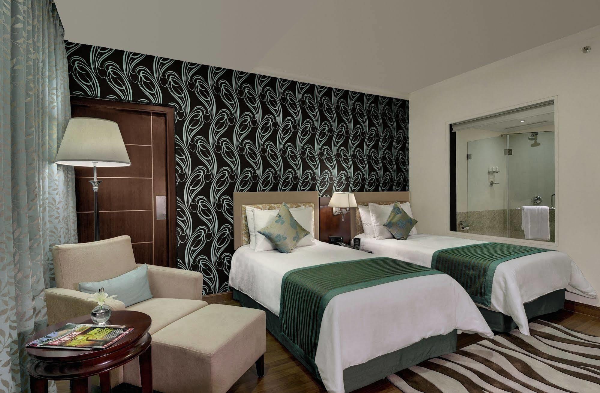 Royalton Hyderabad Abids Hotel Bagian luar foto
