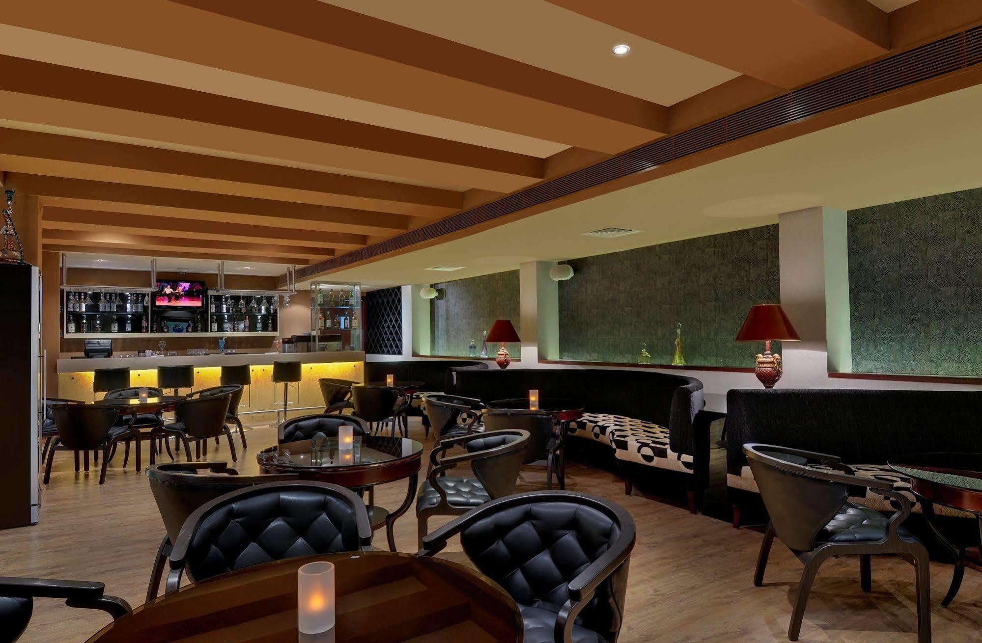 Royalton Hyderabad Abids Hotel Bagian luar foto