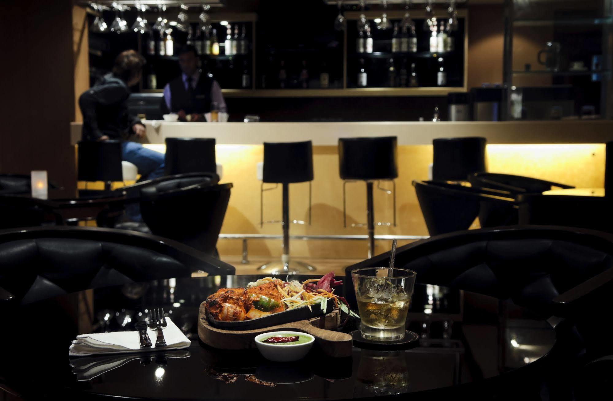 Royalton Hyderabad Abids Hotel Bagian luar foto