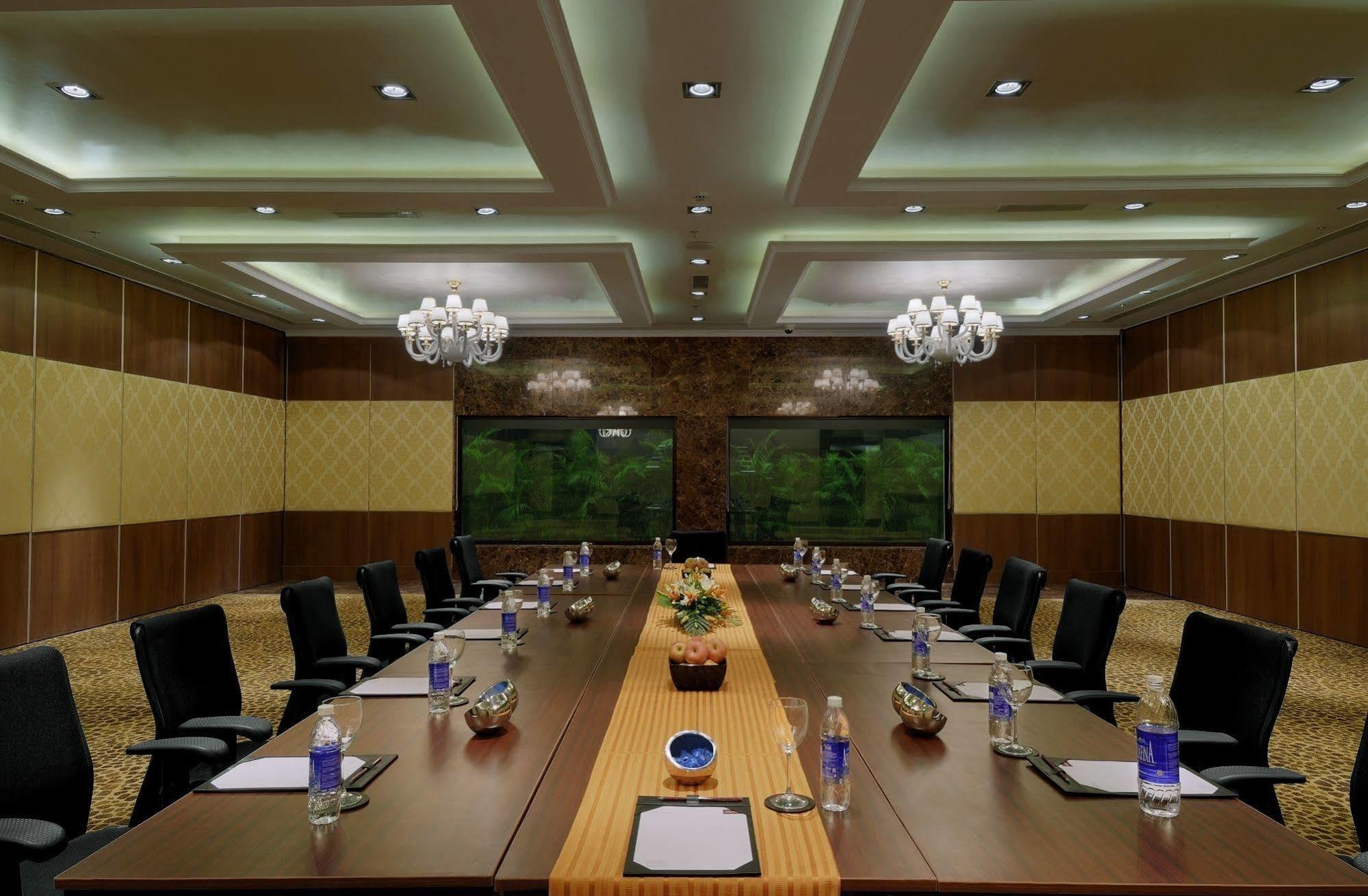 Royalton Hyderabad Abids Hotel Bagian luar foto