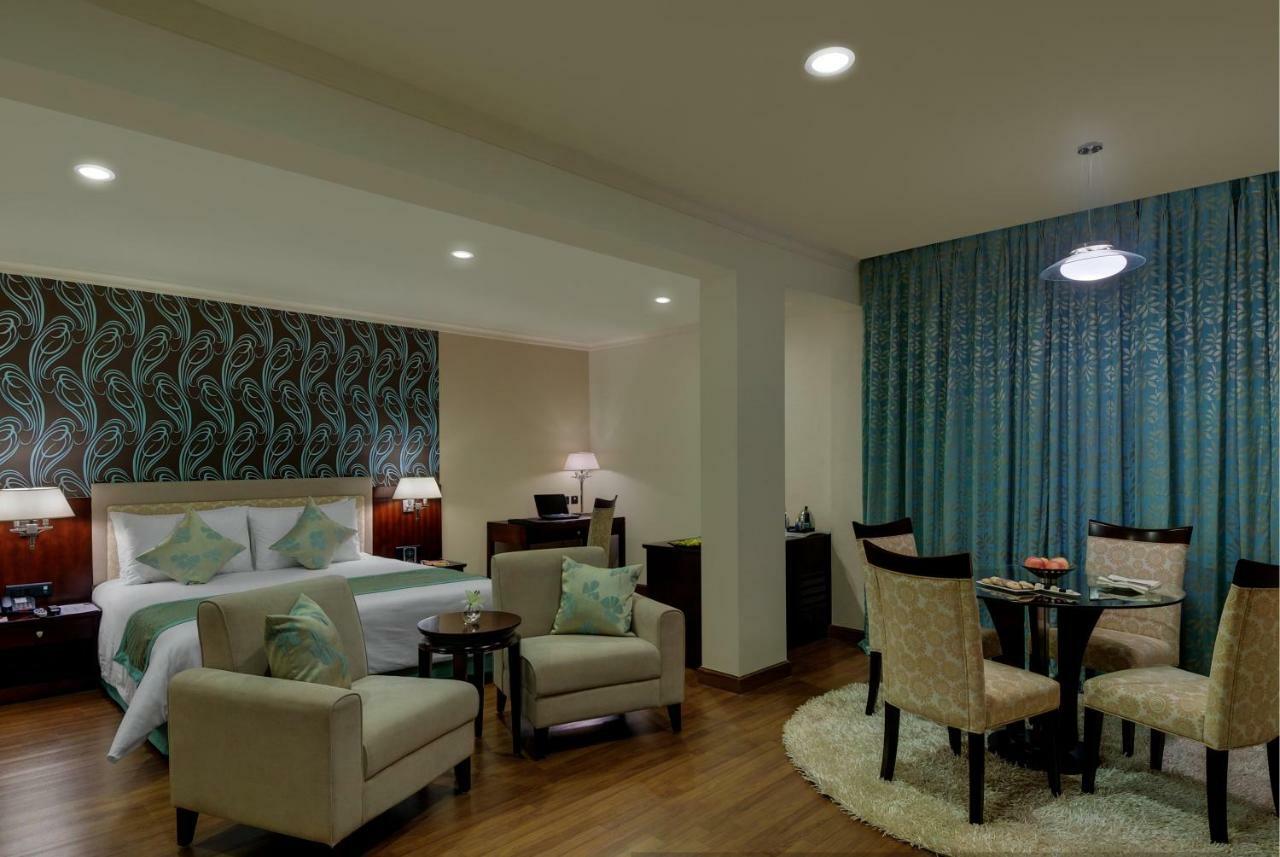 Royalton Hyderabad Abids Hotel Bagian luar foto