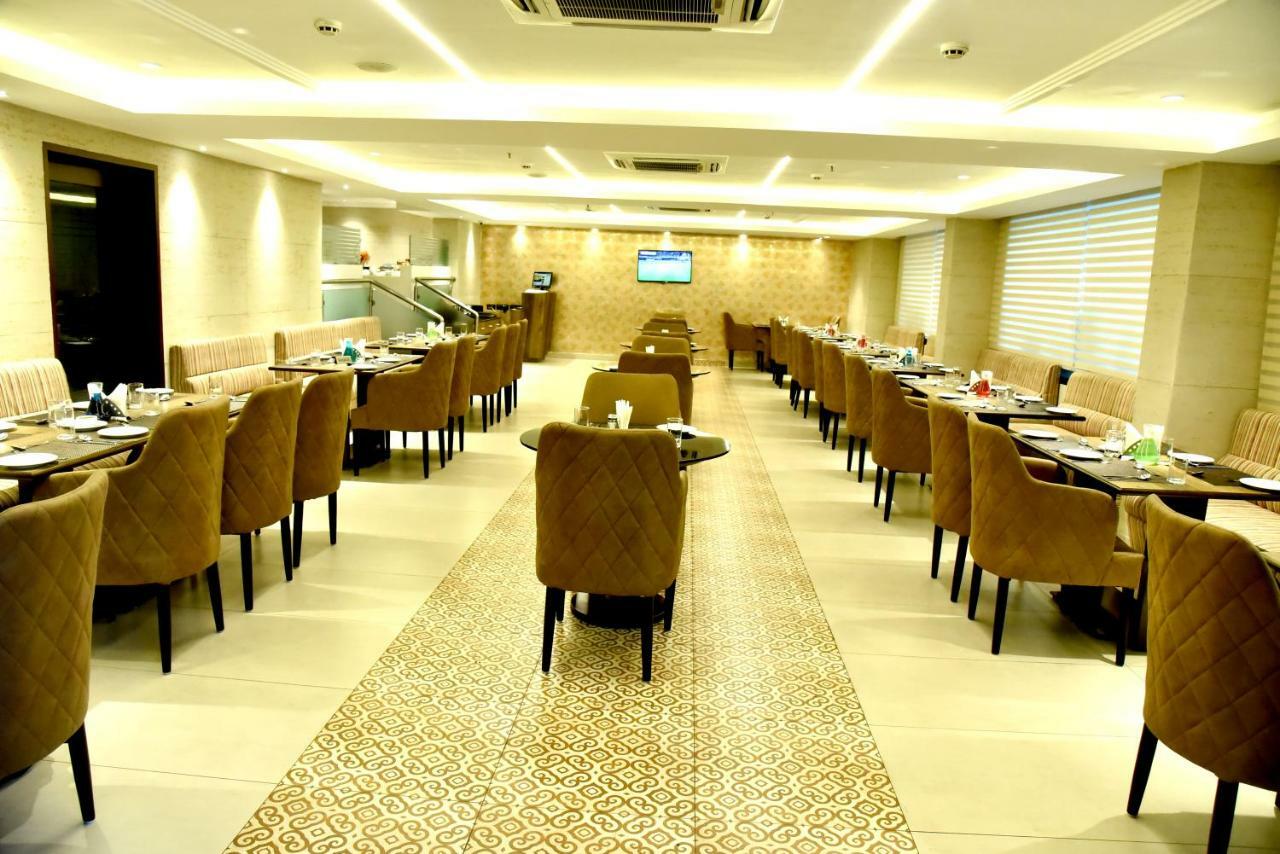 Royalton Hyderabad Abids Hotel Bagian luar foto