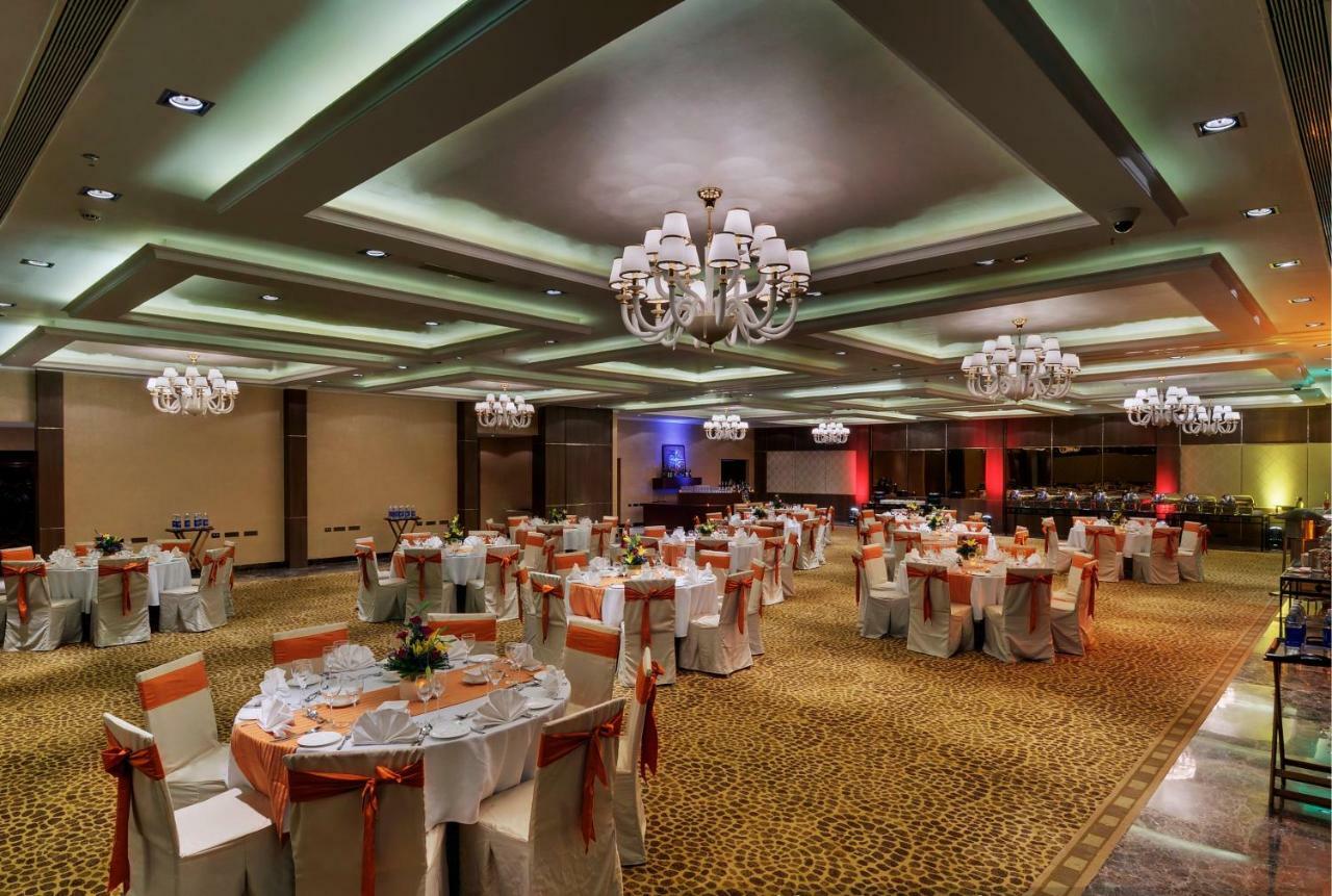 Royalton Hyderabad Abids Hotel Bagian luar foto