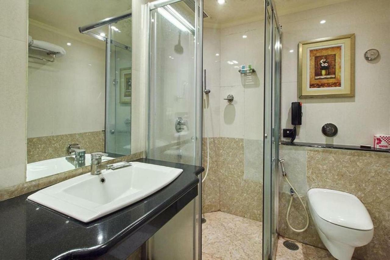 Royalton Hyderabad Abids Hotel Bagian luar foto