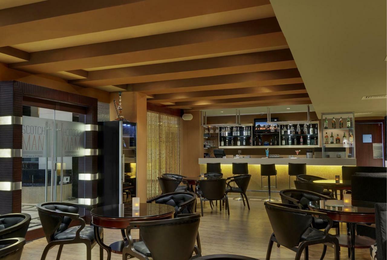 Royalton Hyderabad Abids Hotel Bagian luar foto