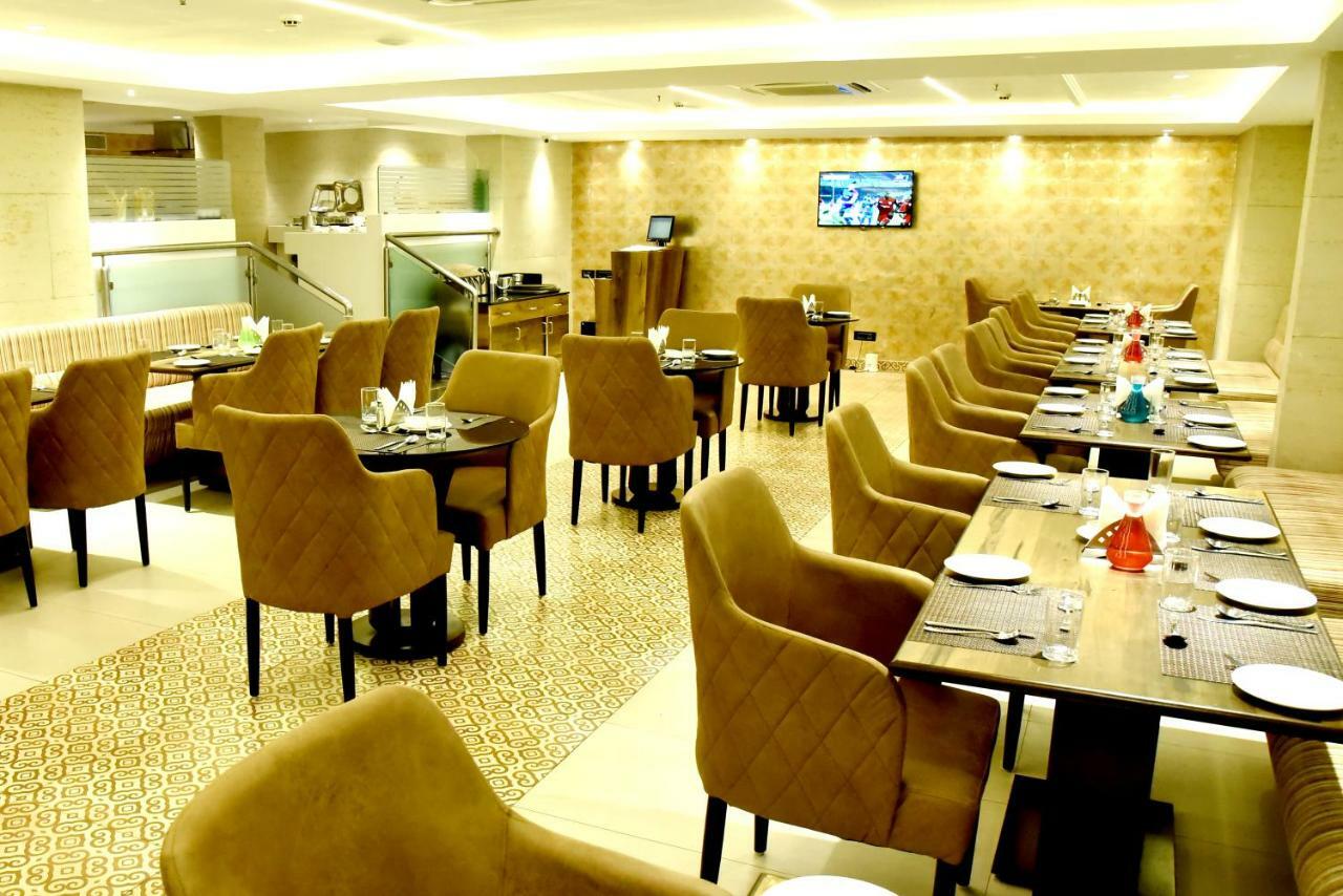 Royalton Hyderabad Abids Hotel Bagian luar foto