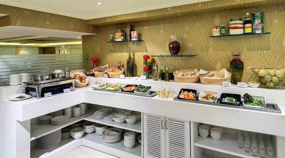 Royalton Hyderabad Abids Hotel Restoran foto